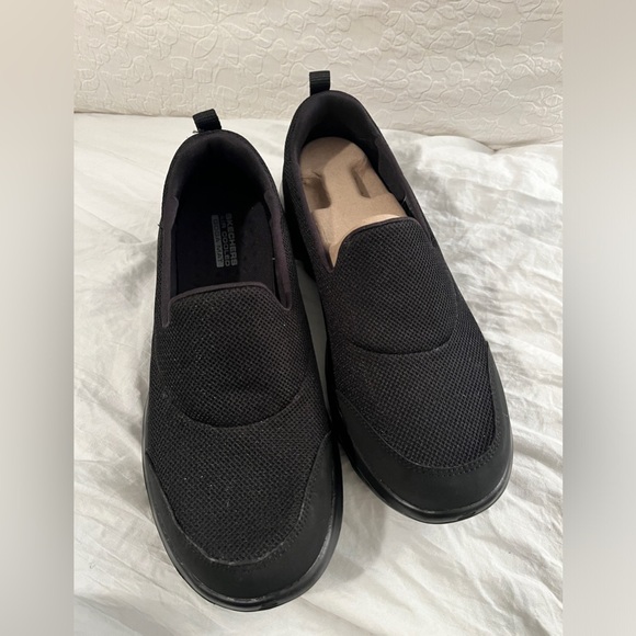 NWT Skechers Ultra Go GoWalk air-cooled Goga Mat women’s sneakers Black size 7 - Picture 2 of 9